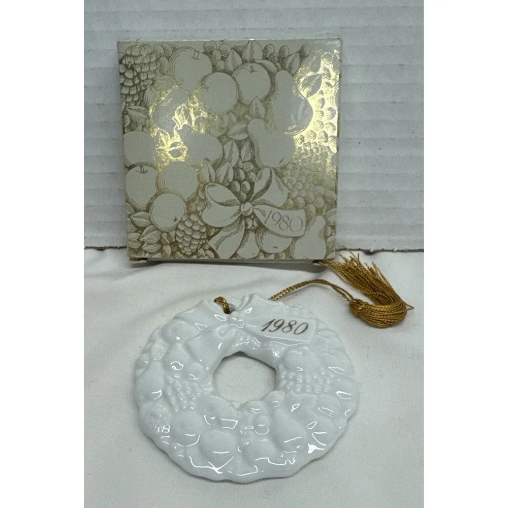 Vintage AVON Christmas Ceramic Ornaments Remembrance 1980 White Wreath